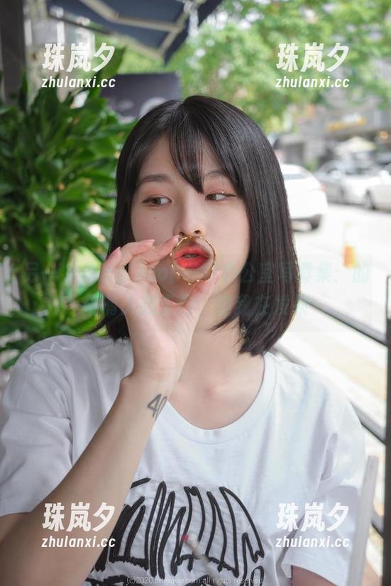 另一个Jang Joo(장주)办公室写真集：的确有人在工作，但我在发呆